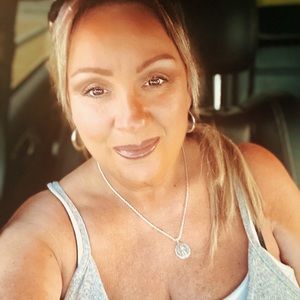 Meet your Posher, Gloria